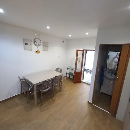 Apartman Rismondi 37 *